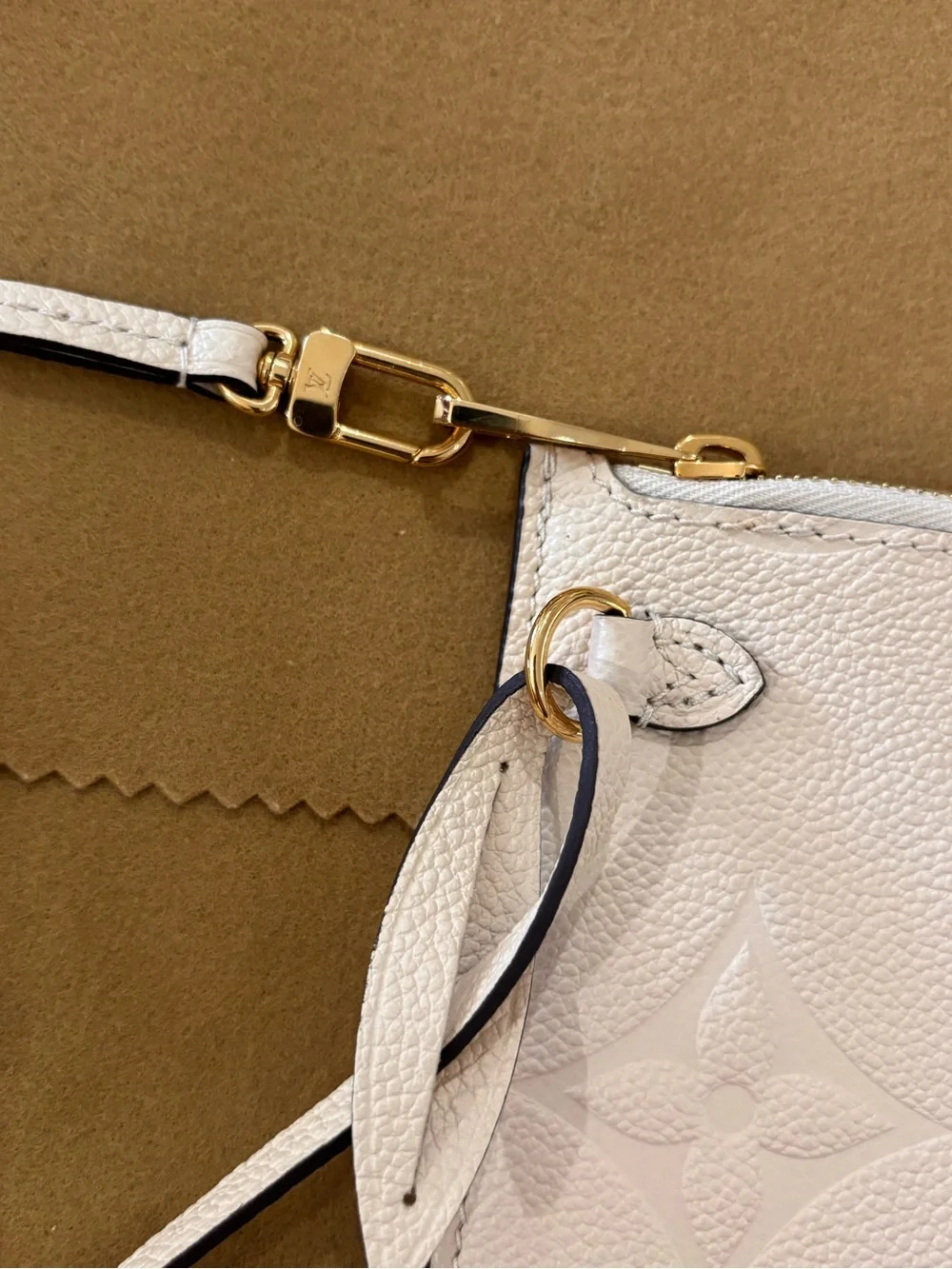 Authentic Louis Vuitton Neverfull GM Empreinte cream monogram pouch wristlet